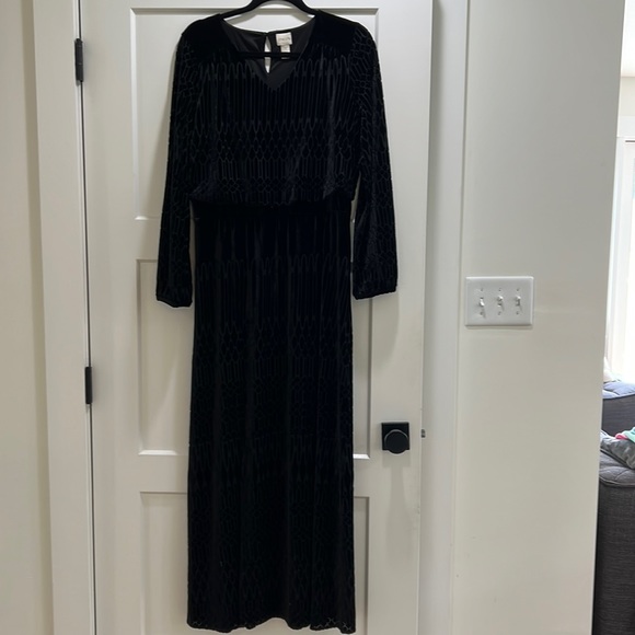 Chico’s Long Black Velvety Dress Size 1 - Picture 2 of 6